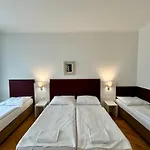 Quadrio Bedroom